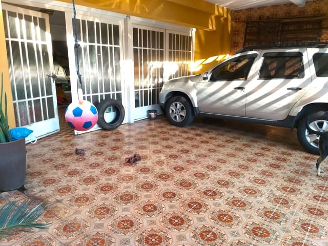 Foto do Sobrado - SOBRADO À VENDA, COM 267M² COM 3 DORM (1 SUÍTE), SALÃO GRANDE COM WC, 3 VAGAS DE GARAGEM COM ARMÁRIOS EMBUTIDOS NOS QUARTOS. - PRÓXIMO METRÔ  VL MADALENA | Lares e Andares Imóveis
