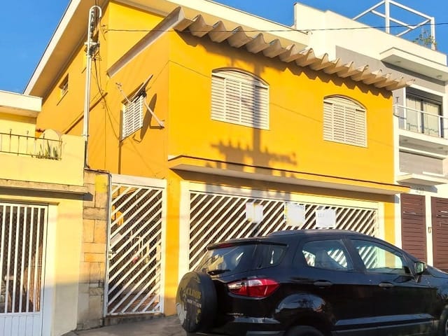 Foto do Sobrado - SOBRADO À VENDA, COM 267M² COM 3 DORM (1 SUÍTE), SALÃO GRANDE COM WC, 3 VAGAS DE GARAGEM COM ARMÁRIOS EMBUTIDOS NOS QUARTOS. - PRÓXIMO METRÔ  VL MADALENA | Lares e Andares Imóveis