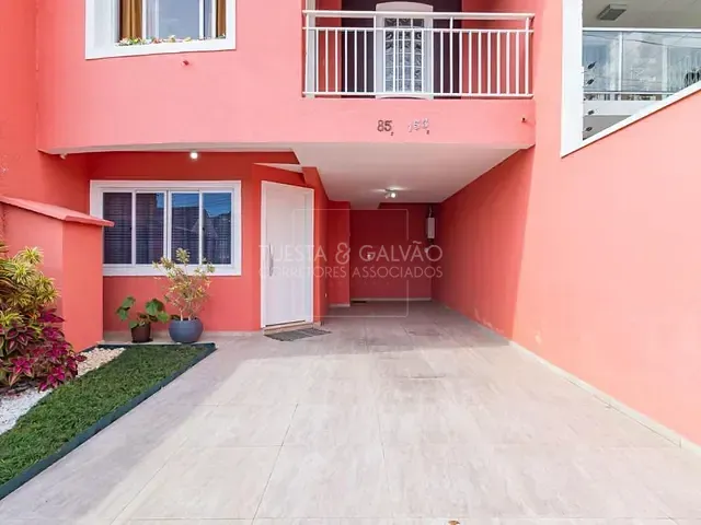 Sobrado com 146m² 3 quartos e 3 banheiros, à venda, no bairro Xaxim em Curitiba