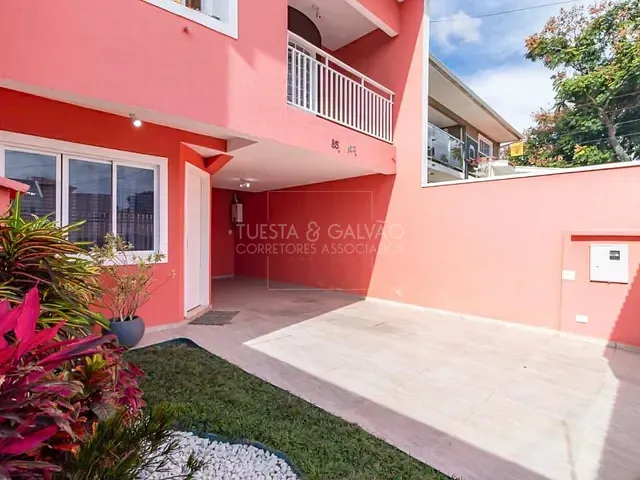 Sobrado com 146m² 3 quartos e 3 banheiros, à venda, no bairro Xaxim em Curitiba