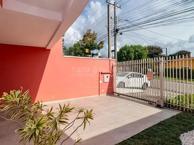 Sobrado com 146m² 3 quartos e 3 banheiros, à venda, no bairro Xaxim em Curitiba