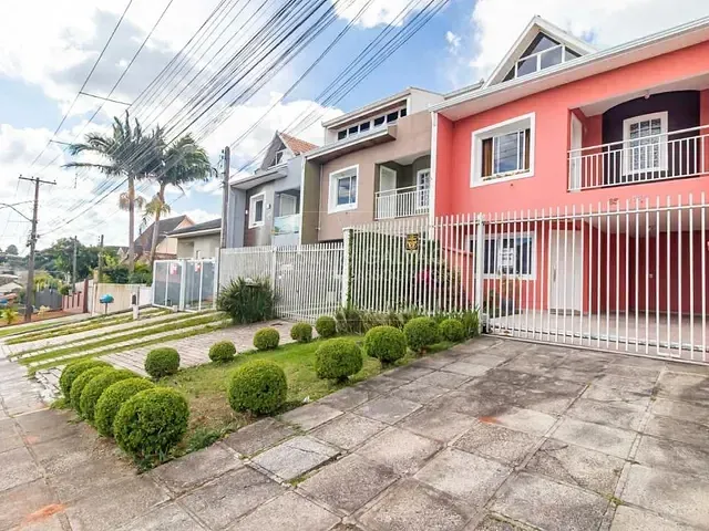 Sobrado com 146m² 3 quartos e 3 banheiros, à venda, no bairro Xaxim em Curitiba