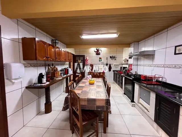 Sobrado 5 quartos e 2 banheiros, para alugar, no bairro Cordeiros em Itajaí