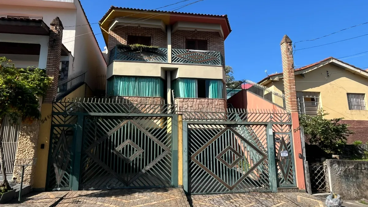 Sobrado para venda em Chácara Inglesa com 4 quartos, sendo 2 suítes, 196m²