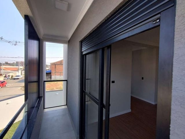 Sobrado com 130m² 3 quartos e 2 banheiros, à venda, no bairro Parque da Fonte em São José dos Pinhais