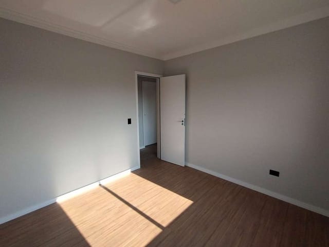 Sobrado com 130m² 3 quartos e 2 banheiros, à venda, no bairro Parque da Fonte em São José dos Pinhais