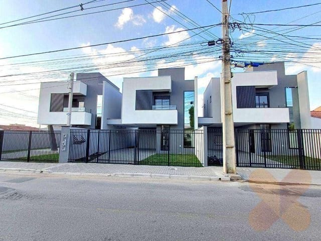 Sobrado com 130m² 3 quartos e 2 banheiros, à venda, no bairro Parque da Fonte em São José dos Pinhais