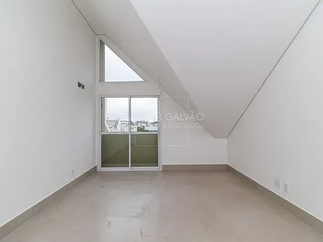 Sobrado com 164m² 4 quartos e 4 banheiros, à venda, no bairro Jardim das Américas em Curitiba
