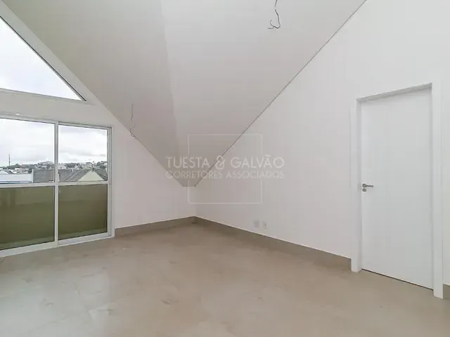 Sobrado com 164m² 4 quartos e 4 banheiros, à venda, no bairro Jardim das Américas em Curitiba