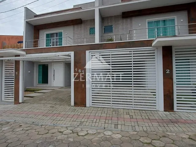 Sobrado 3 quartos e 3 banheiros, à venda, no bairro centro em Penha