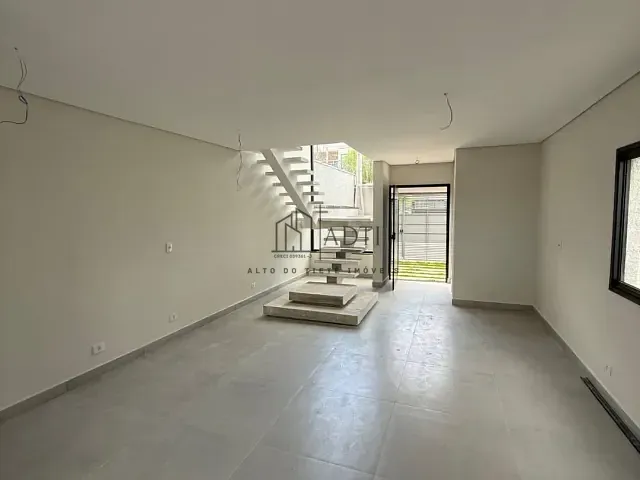Sobrado 3 quartos e 2 banheiros, à venda, no bairro Jardim Nathalie em Mogi das Cruzes