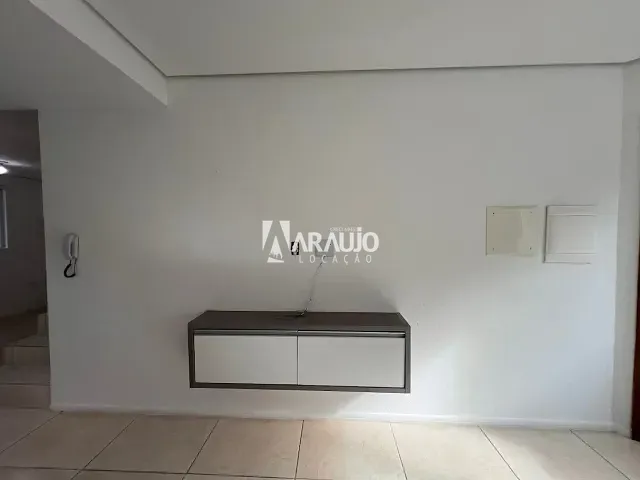 Sobrado 3 quartos e 1 banheiro, para alugar, no bairro Dom Bosco em Itajaí