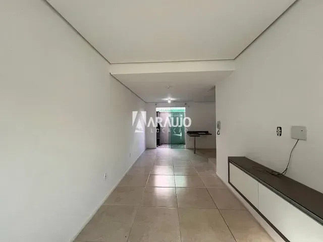 Sobrado 3 quartos e 1 banheiro, para alugar, no bairro Dom Bosco em Itajaí