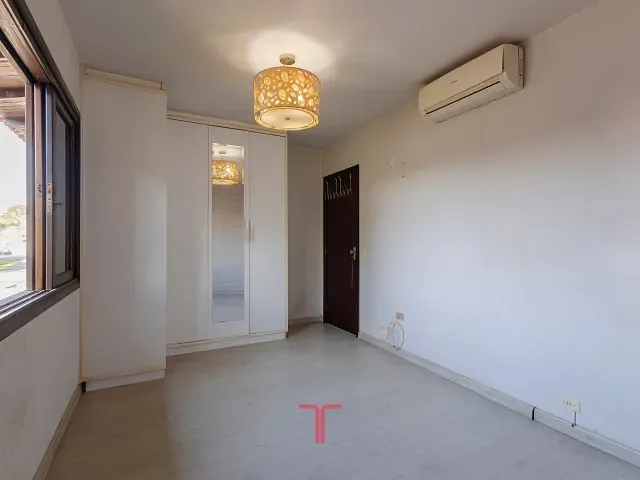 Casa com 456m² 4 quartos e 6 banheiros, à venda, no bairro Portão em Curitiba