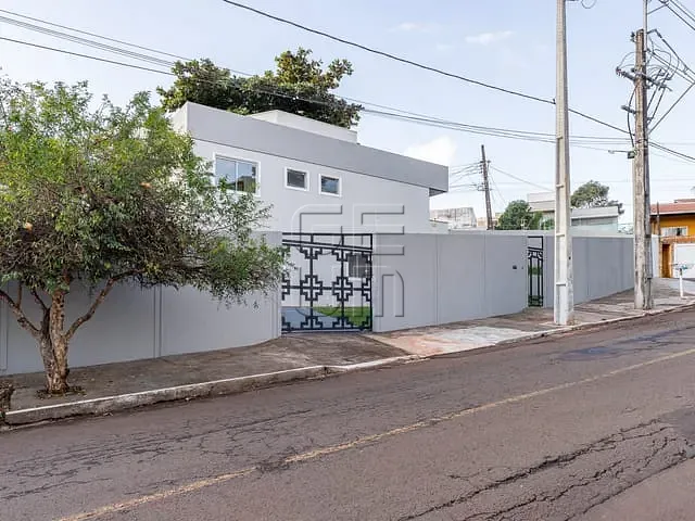 Sobrado com 305m² 3 quartos e 3 banheiros, à venda, no bairro Jardim Presidente em Londrina