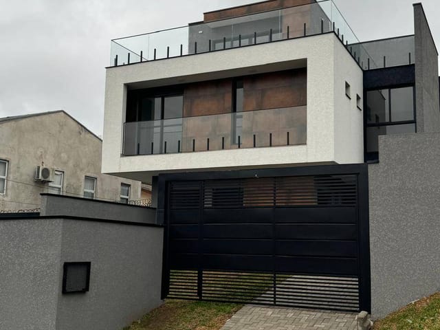 Sobrado com 135m² 3 quartos e 1 banheiro, à venda, no bairro Uberaba em Curitiba