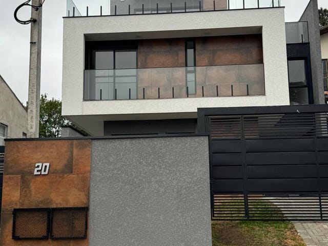 Sobrado com 135m² 3 quartos e 1 banheiro, à venda, no bairro Uberaba em Curitiba