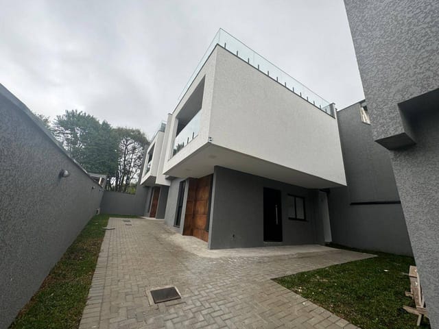 Sobrado com 135m² 3 quartos e 1 banheiro, à venda, no bairro Uberaba em Curitiba