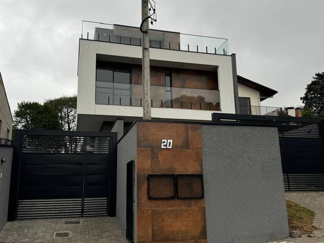 Sobrado com 135m² 3 quartos e 1 banheiro, à venda, no bairro Uberaba em Curitiba