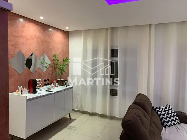 Sobrado 3 quartos e 2 banheiros, à venda, no bairro Jardim Oliveiras em Taboão da Serra