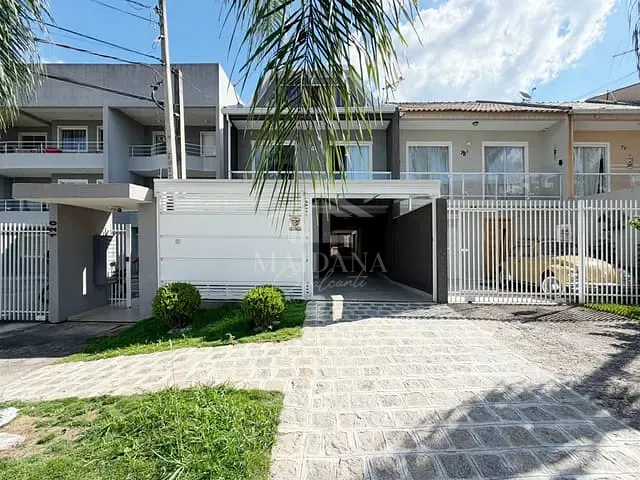 Sobrado com 200m² 3 quartos e 2 banheiros, à venda, no bairro Bom Jesus em São José dos Pinhais