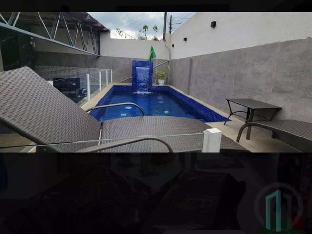 Sobrado com 280m², à venda, no bairro Conjunto Habitacional Collor de Melo em Cambé