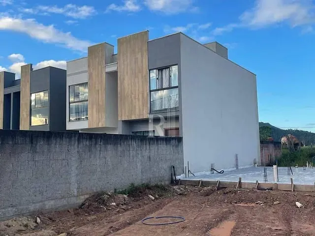 Sobrado 2 quartos e 2 banheiros, à venda, no bairro Areias em Tijucas