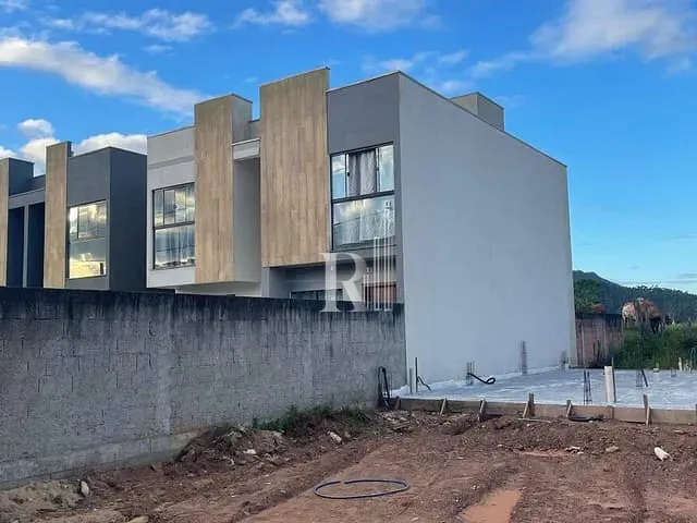 Sobrado 2 quartos e 2 banheiros, à venda, no bairro Areias em Tijucas
