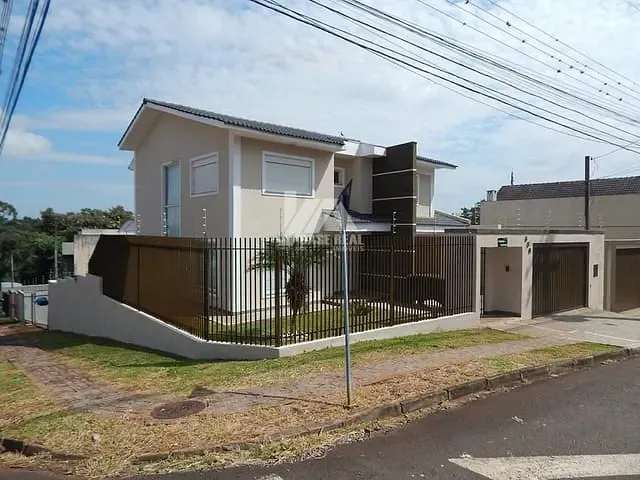 Sobrado com 300m² 2 quartos e 3 banheiros, à venda, no bairro Estrela em Ponta Grossa