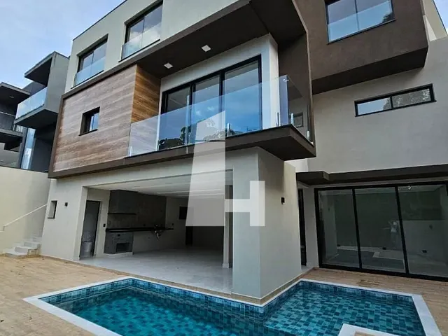 Sobrado com 359m² 4 quartos e 6 banheiros, à venda, no bairro Parque Maringá em Arujá