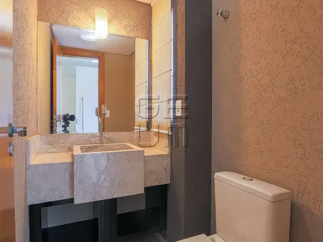 Sobrado 3 quartos e 5 banheiros, à venda ou para alugar, no bairro Esperança em Londrina