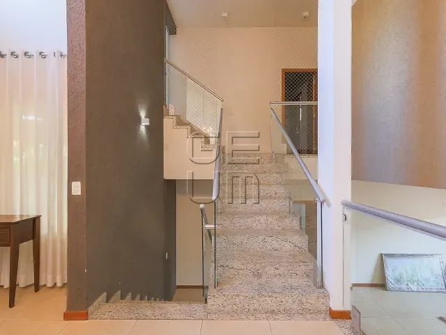 Sobrado 3 quartos e 5 banheiros, à venda ou para alugar, no bairro Esperança em Londrina