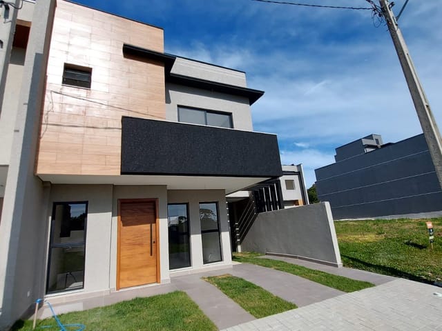 Sobrado 3 quartos e 1 banheiro, à venda, no bairro Costeira em São José dos Pinhais