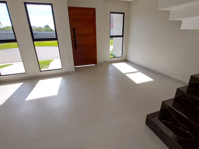 Sobrado 3 quartos e 1 banheiro, à venda, no bairro Costeira em São José dos Pinhais