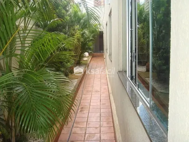 Sobrado com 400m² 3 quartos e 2 banheiros, à venda, no bairro Amambaí em Campo Grande