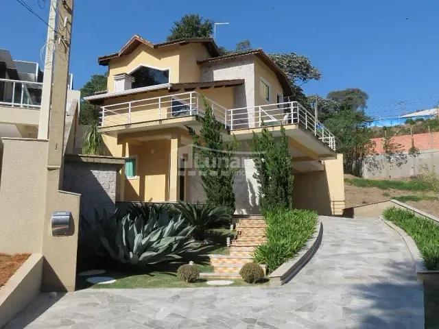 Sobrado com 726m² 3 quartos e 5 banheiros, à venda, no bairro Jardim Aracy em Mogi das Cruzes