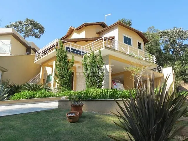 Sobrado com 726m² 3 quartos e 5 banheiros, à venda, no bairro Jardim Aracy em Mogi das Cruzes