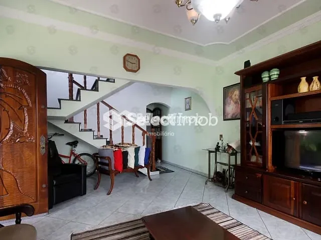 Sobrado com 203m² 3 quartos e 2 banheiros, à venda, no bairro Parque São Vicente em Mauá