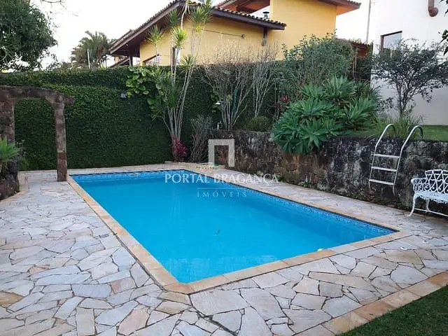 Sobrado com 1300m² 4 quartos e 5 banheiros, à venda, no bairro Lagos de Santa Helena em Bragança Paulista