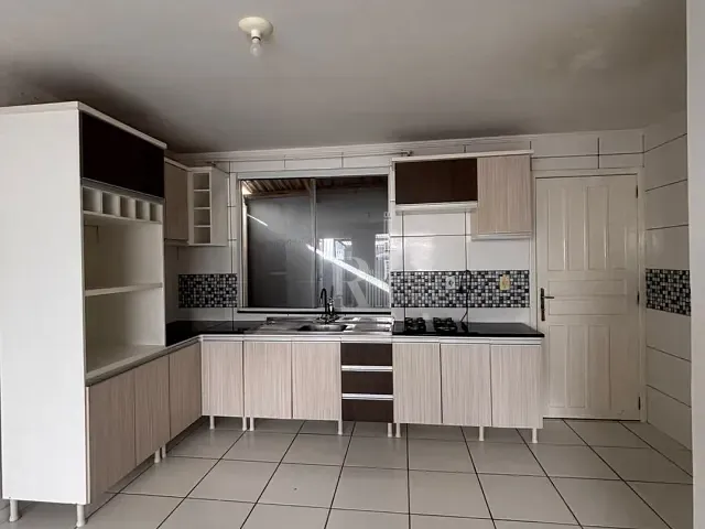 Sobrado 2 quartos e 2 banheiros, para alugar, no bairro Areias em Tijucas