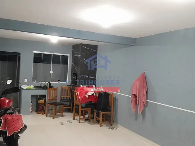 Sobrado 2 quartos e 2 banheiros, à venda, no bairro Eucaliptos em Fazenda Rio Grande