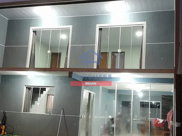 Sobrado 2 quartos e 2 banheiros, à venda, no bairro Eucaliptos em Fazenda Rio Grande