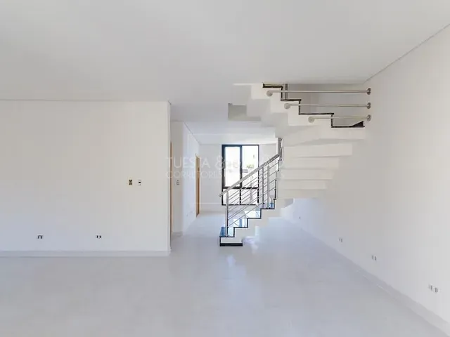 Sobrado com 133m² 3 quartos e 3 banheiros, à venda, no bairro Vila Amélia em Pinhais