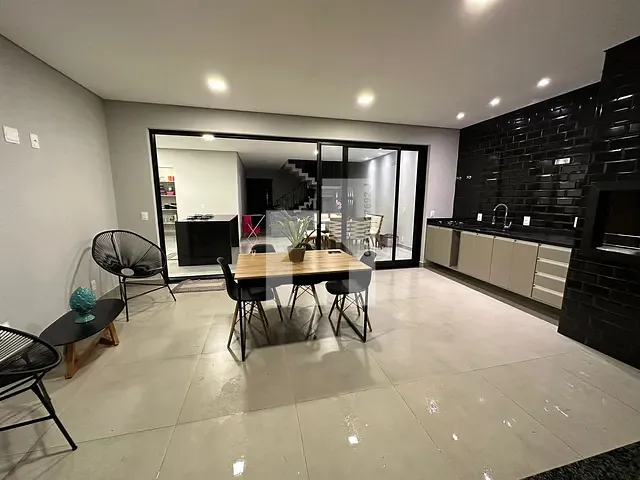 Sobrado com 250m² 3 quartos e 5 banheiros, à venda, no bairro Recanto Quarto Centenário em Jundiaí