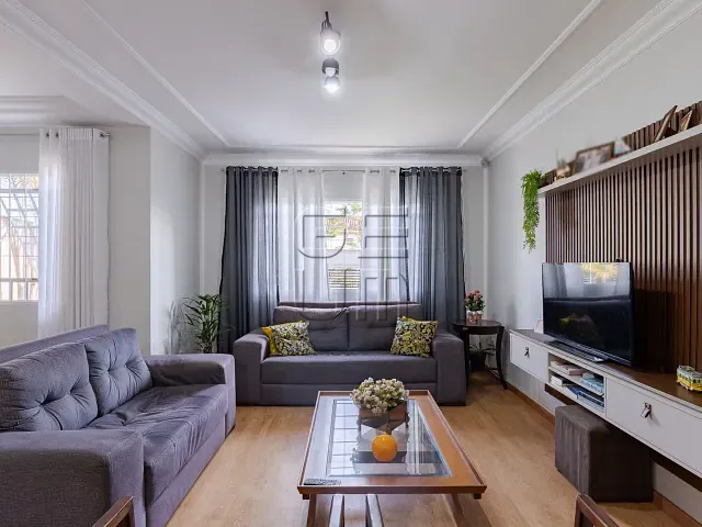 Sobrado com 420m² 4 quartos e 4 banheiros, à venda, no bairro Califórnia em Londrina