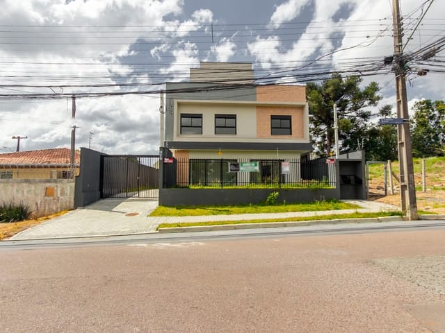 Sobrado com 146m² 3 quartos e 3 banheiros, à venda, no bairro Xaxim em Curitiba