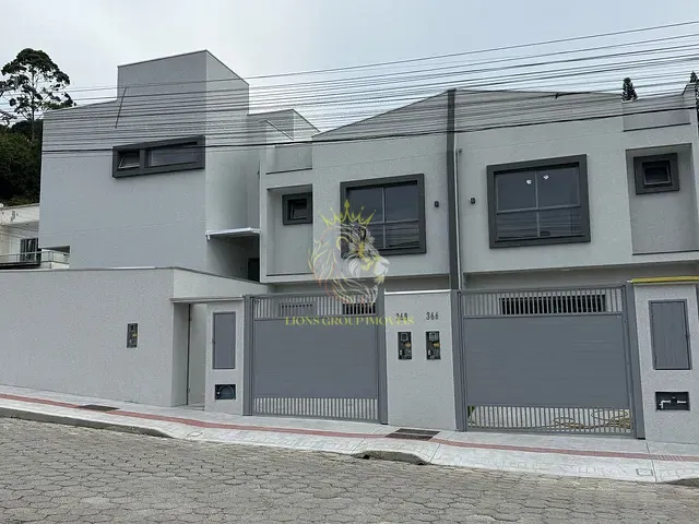 Sobrado 3 quartos e 3 banheiros, à venda, no bairro Areias em Camboriú