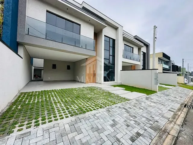 Sobrado com 141m² 3 quartos e 2 banheiros, à venda, no bairro Itália em São José dos Pinhais