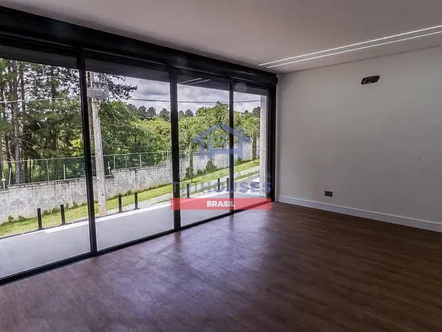 Sobrado com 190m² 4 quartos e 2 banheiros, à venda, no bairro Santa Cândida em Curitiba