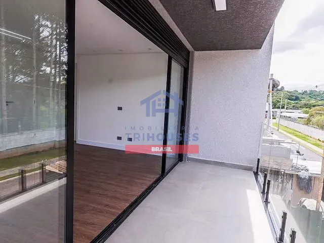Sobrado com 190m² 4 quartos e 2 banheiros, à venda, no bairro Santa Cândida em Curitiba